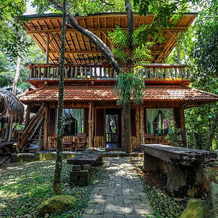 Omunity Bali Hotell Singaraja Exteriör bild