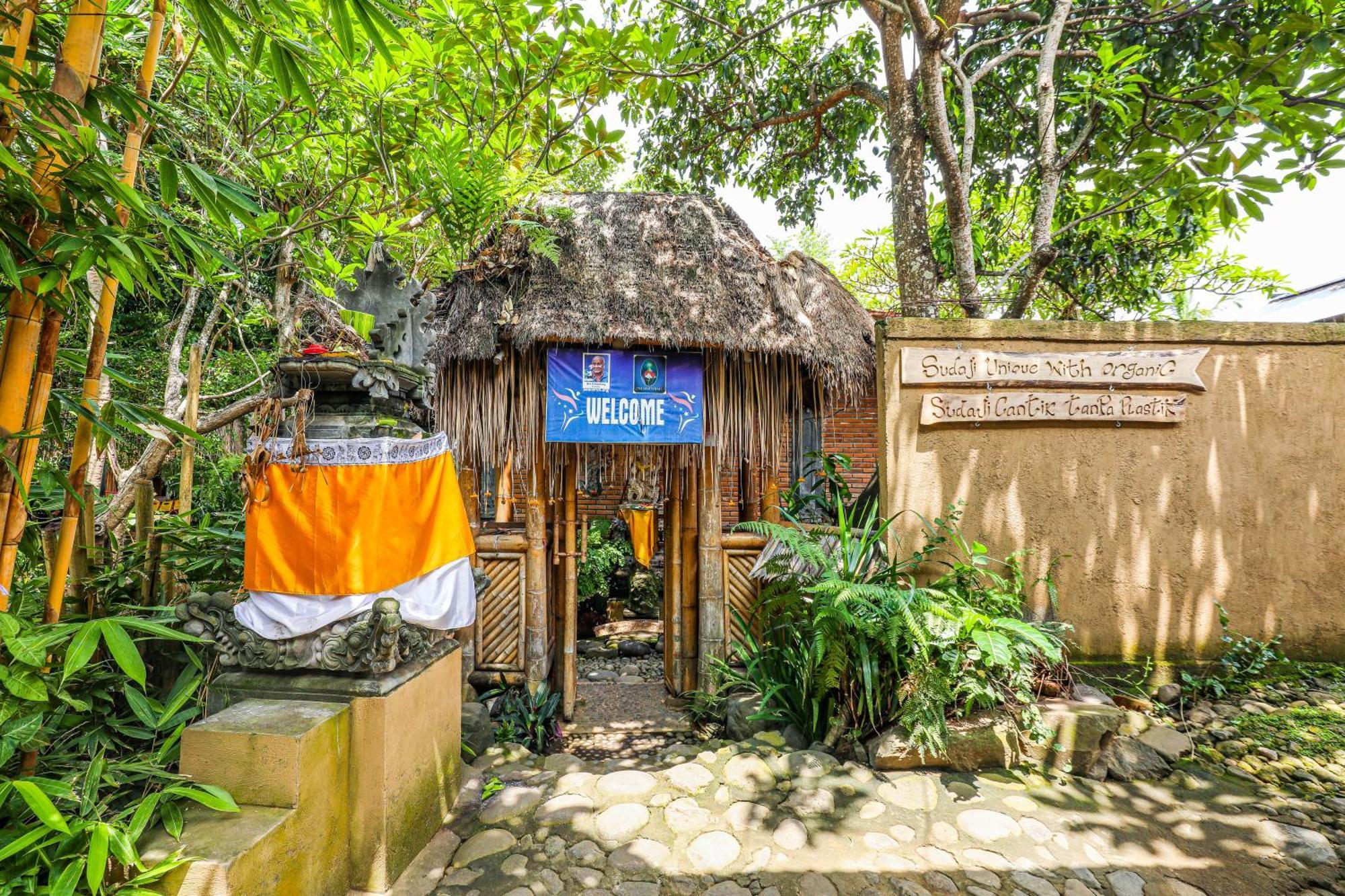 Omunity Bali Hotell Singaraja Exteriör bild