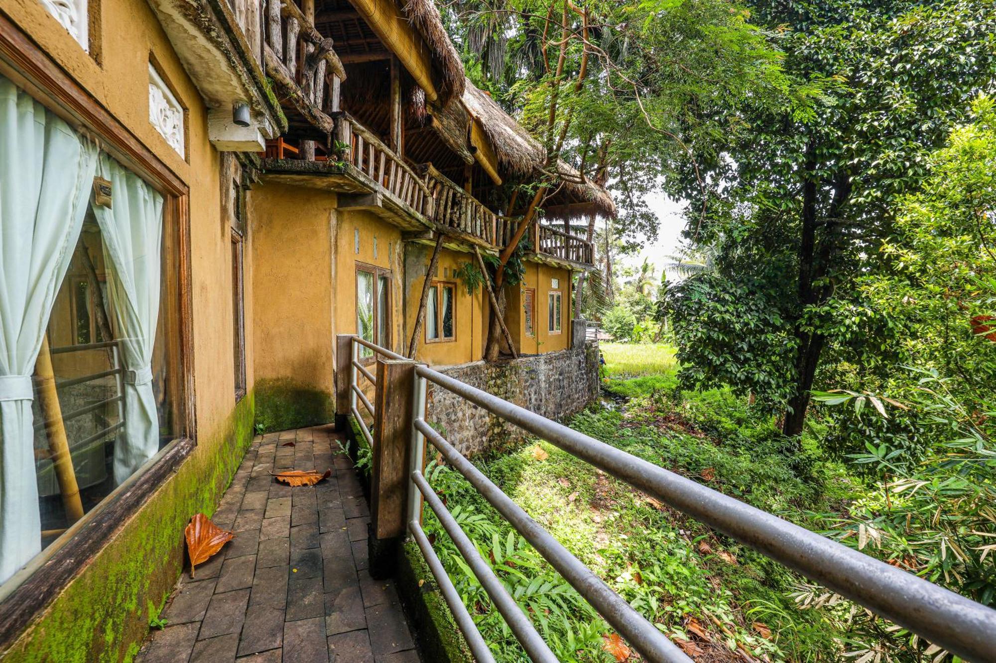 Omunity Bali Hotell Singaraja Exteriör bild
