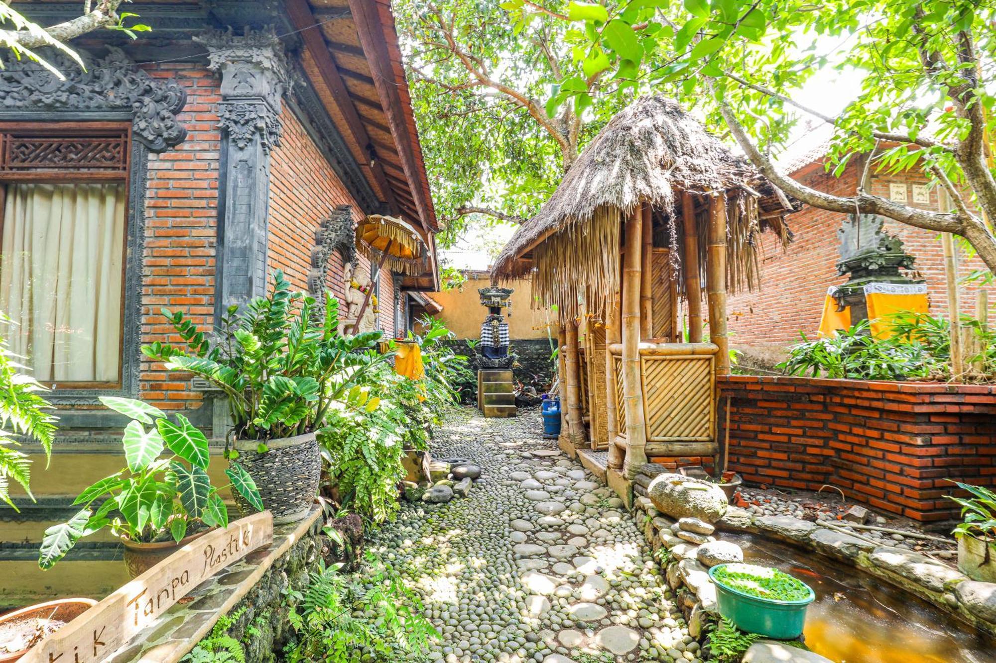 Omunity Bali Hotell Singaraja Exteriör bild