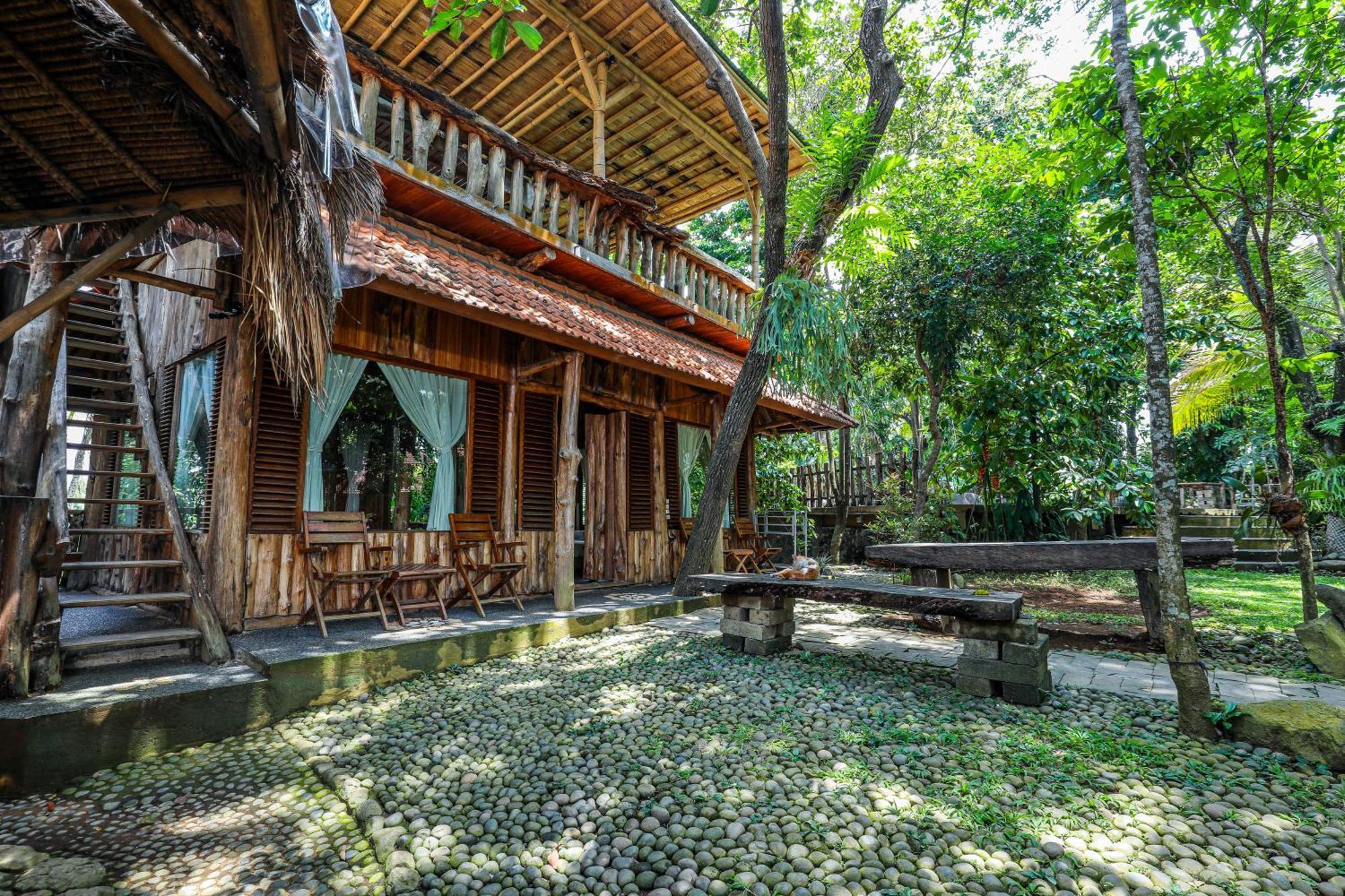 Omunity Bali Hotell Singaraja Exteriör bild